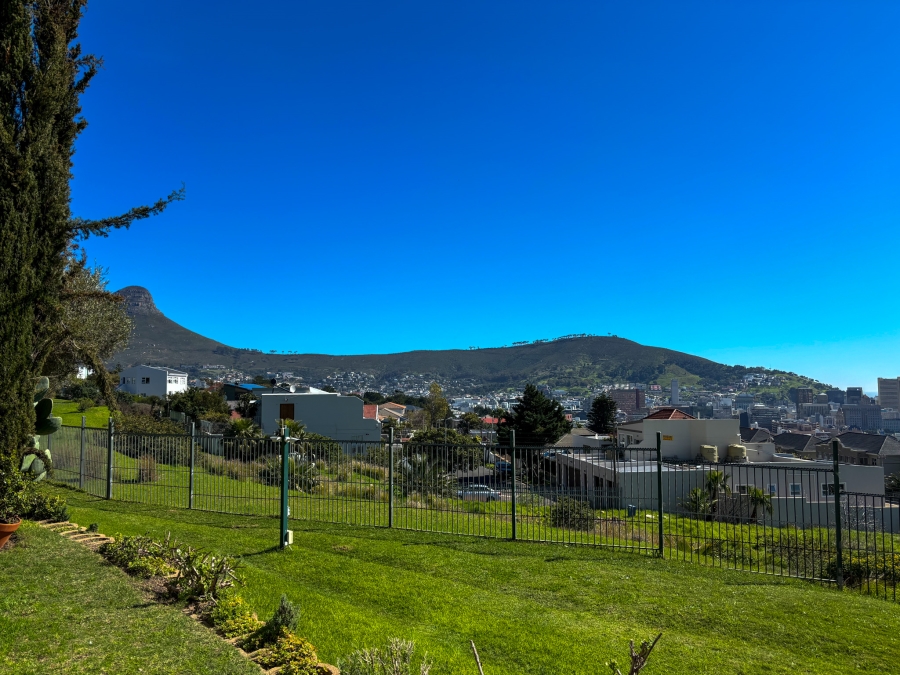 1 Bedroom Property for Sale in Vredehoek Western Cape